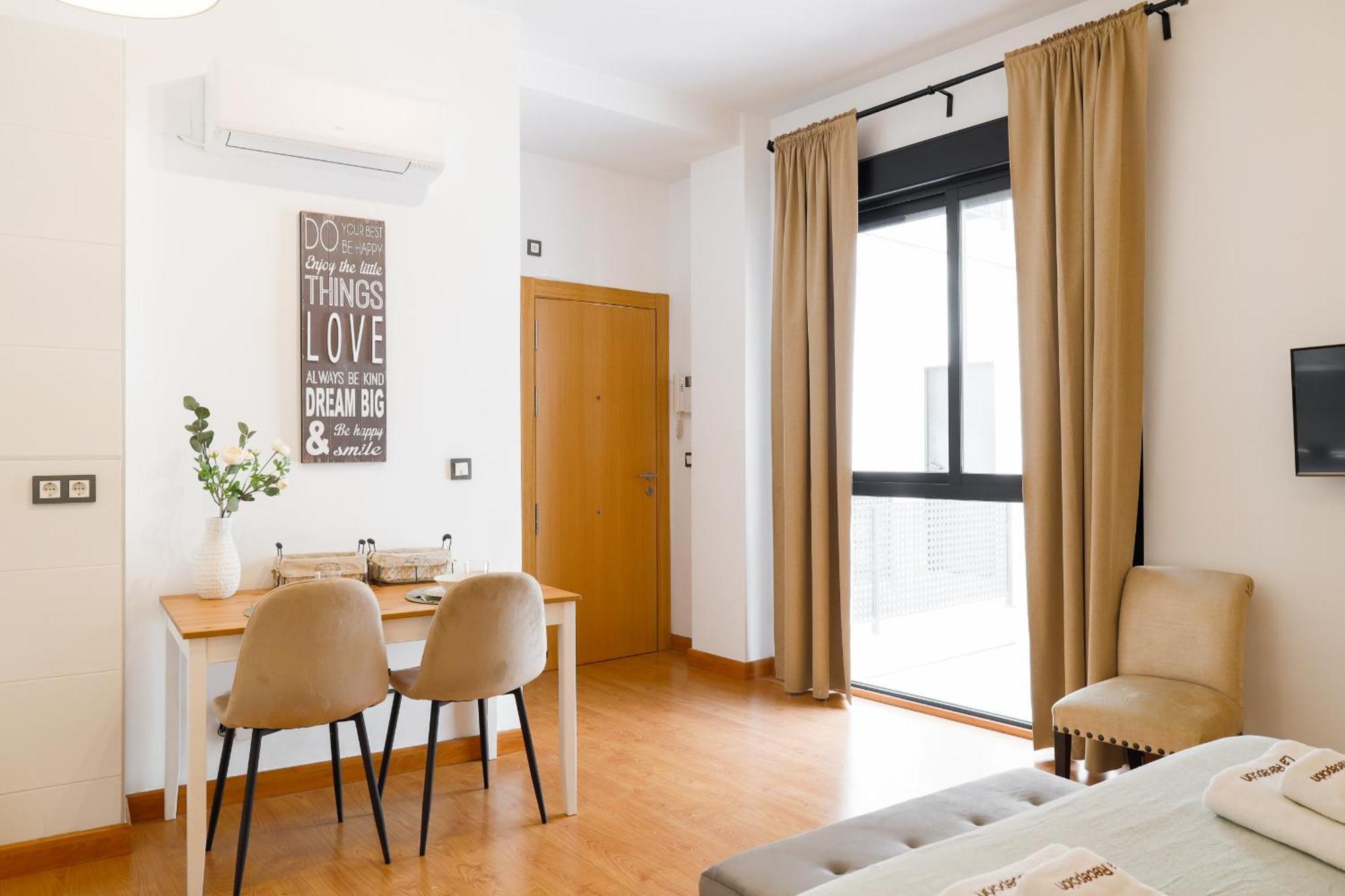 C15 - Charming Modern In The Centre Apartment