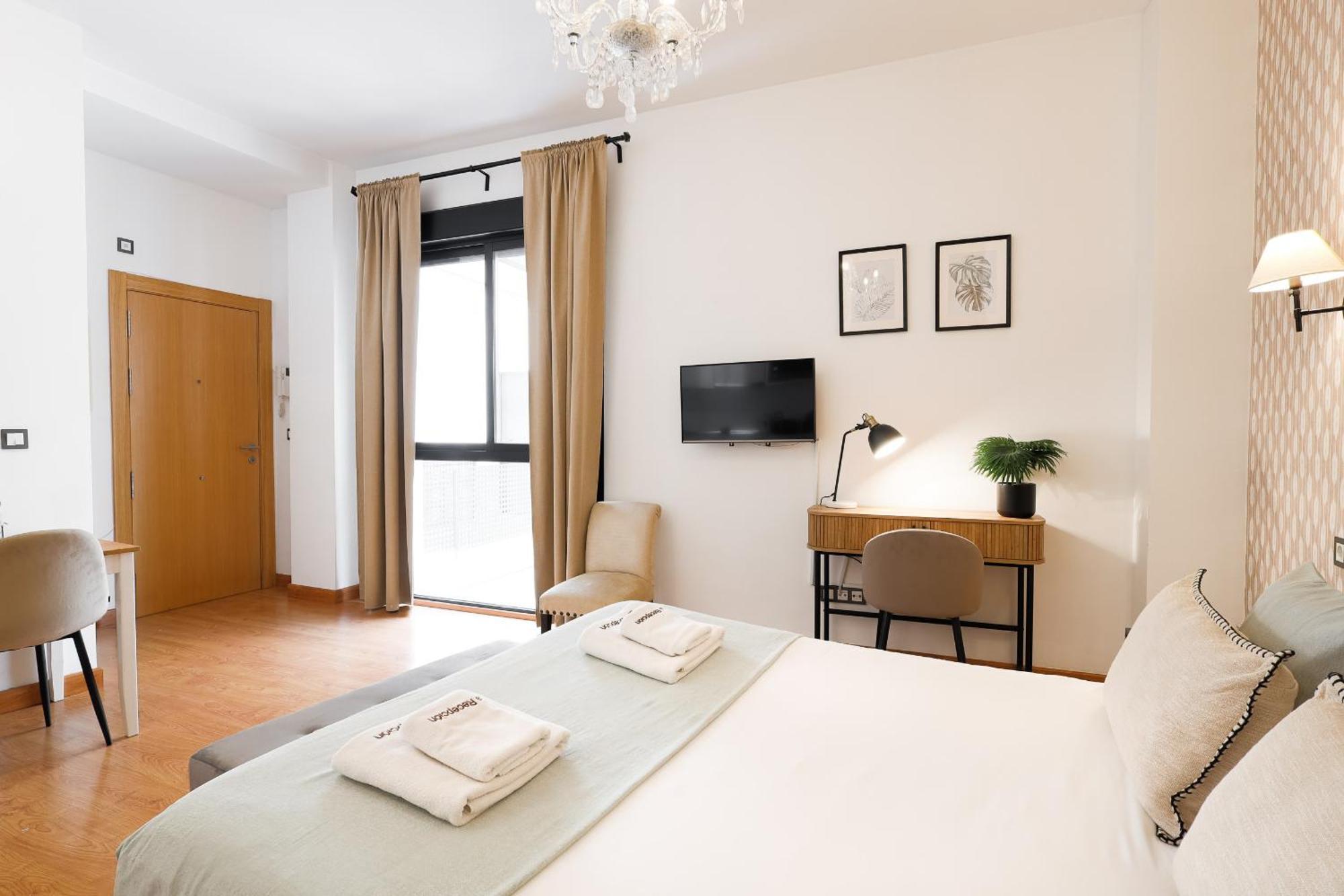 Apartment C15 - Charming Modern In The Centre *